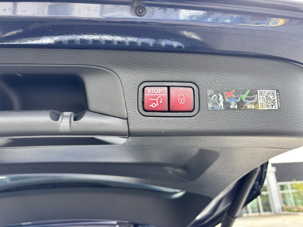 Used 2025 Mercedes-Benz GLS 580 4MATIC image 11