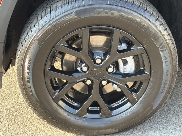 Used 2024 Jeep Grand Cherokee Altitude AWD/4WD image 16