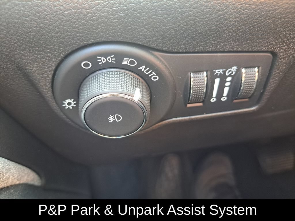Used 2024 Jeep Compass Latitude w/ Sun and Sound Group AWD/4WD image 26