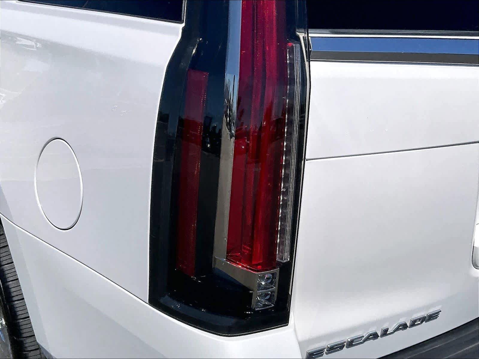 Used 2019 Cadillac Escalade Luxury AWD/4WD image 29
