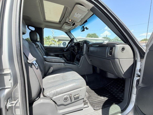 Used 2006 GMC Sierra 1500 SLT w/ Onstar Plus Package AWD/4WD image 16