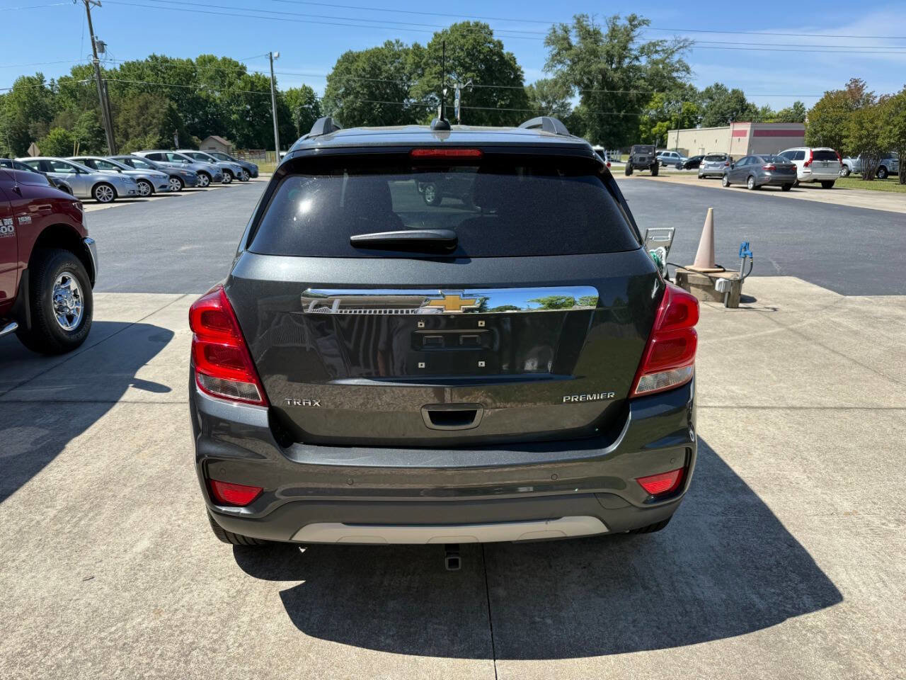 Used 2019 Chevrolet Trax Premier w/ LPO, Cargo Package FWD image 3