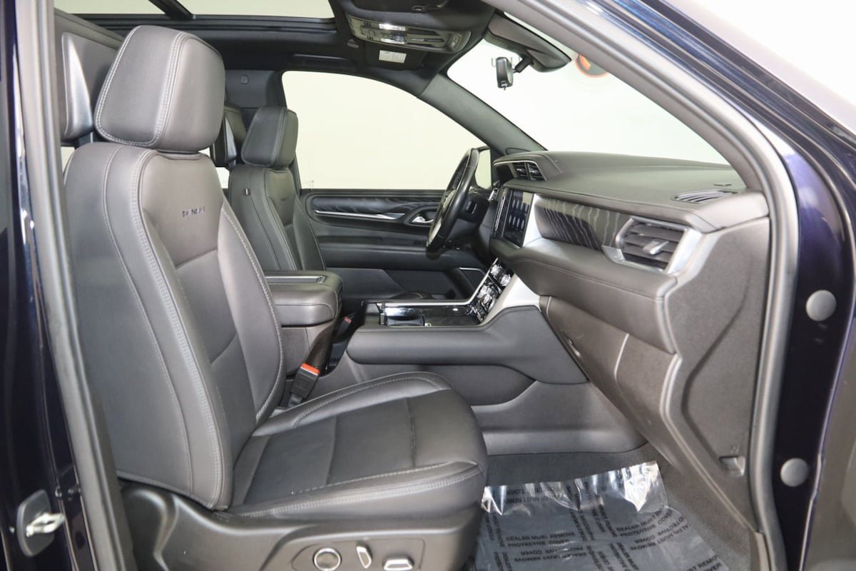 Used 2021 GMC Yukon Denali w/ Denali Premium Package image 13