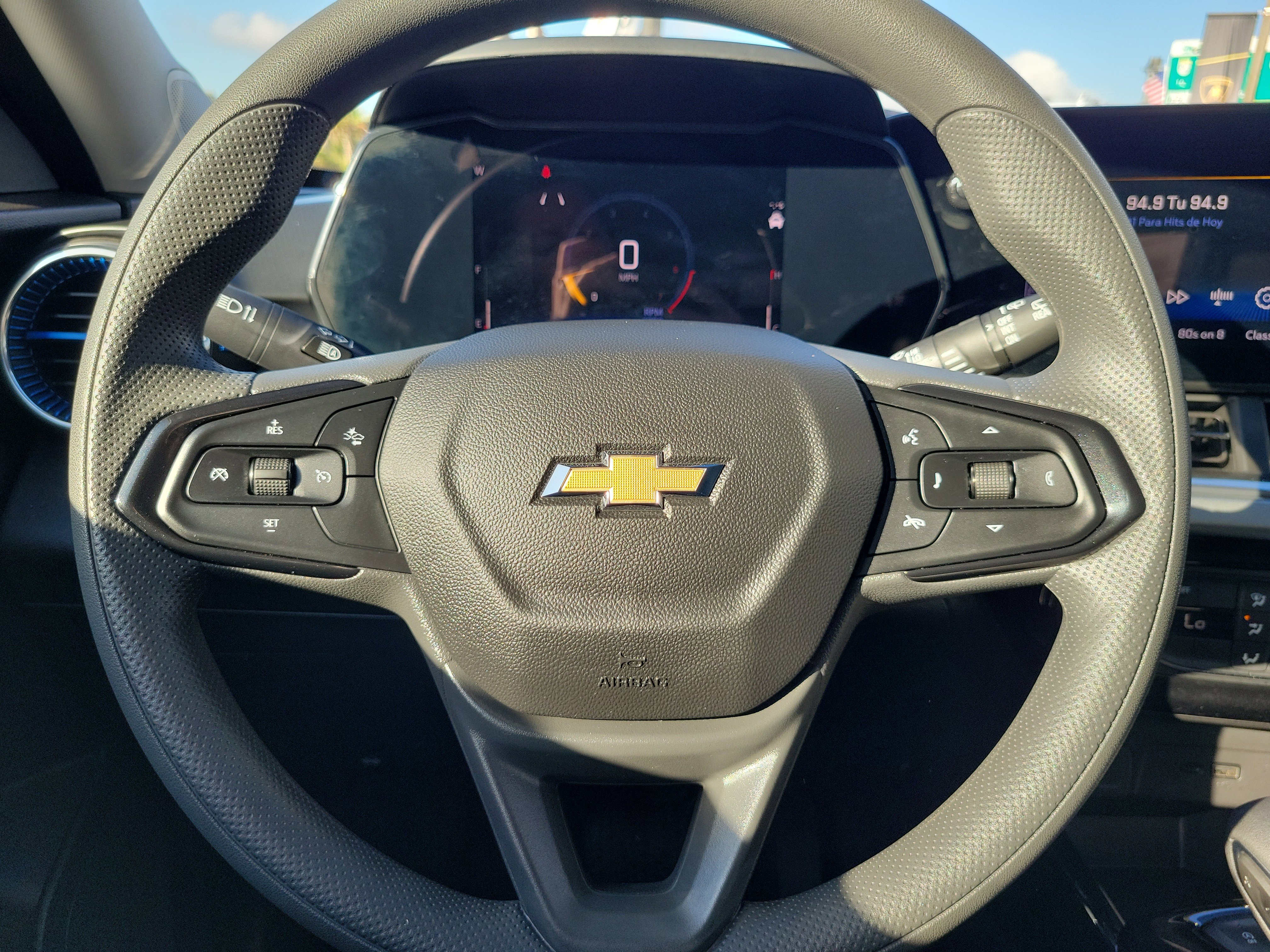 Used 2025 Chevrolet Trax LT image 17