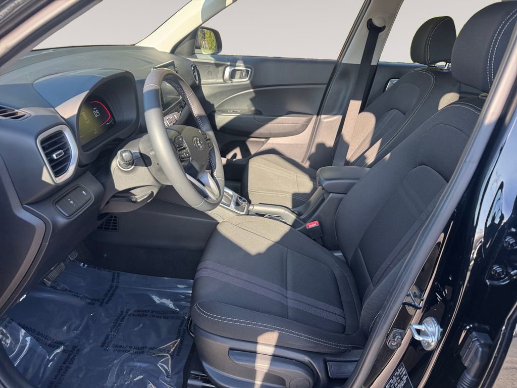 Used 2023 Hyundai Venue SEL image 9
