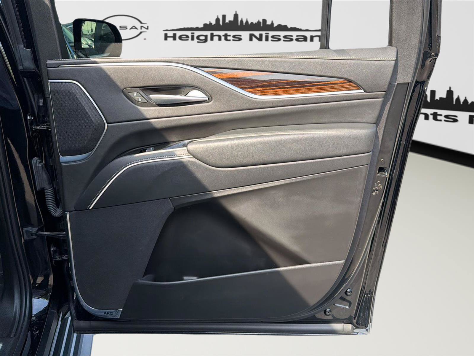 Used 2023 Cadillac Escalade ESV Premium Luxury AWD/4WD image 43