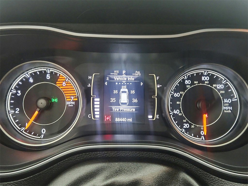 Used 2019 Jeep Cherokee Latitude Plus image 12