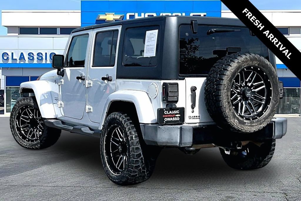Used 2018 Jeep Wrangler Unlimited Sahara w/ Connectivity Group AWD/4WD image 3