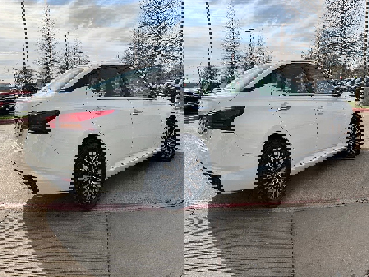 Used 2025 Nissan Altima 2.5 SV image 6