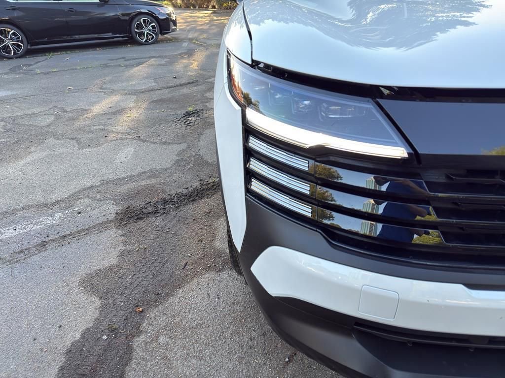 New 2026 Nissan Kicks SV image 10