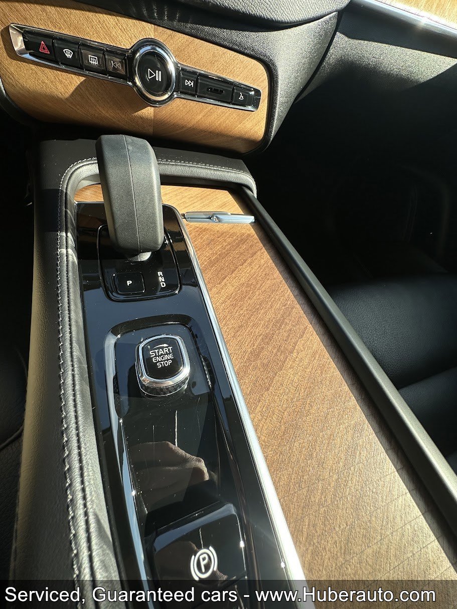 Used 2023 Volvo XC90 B6 Plus image 28