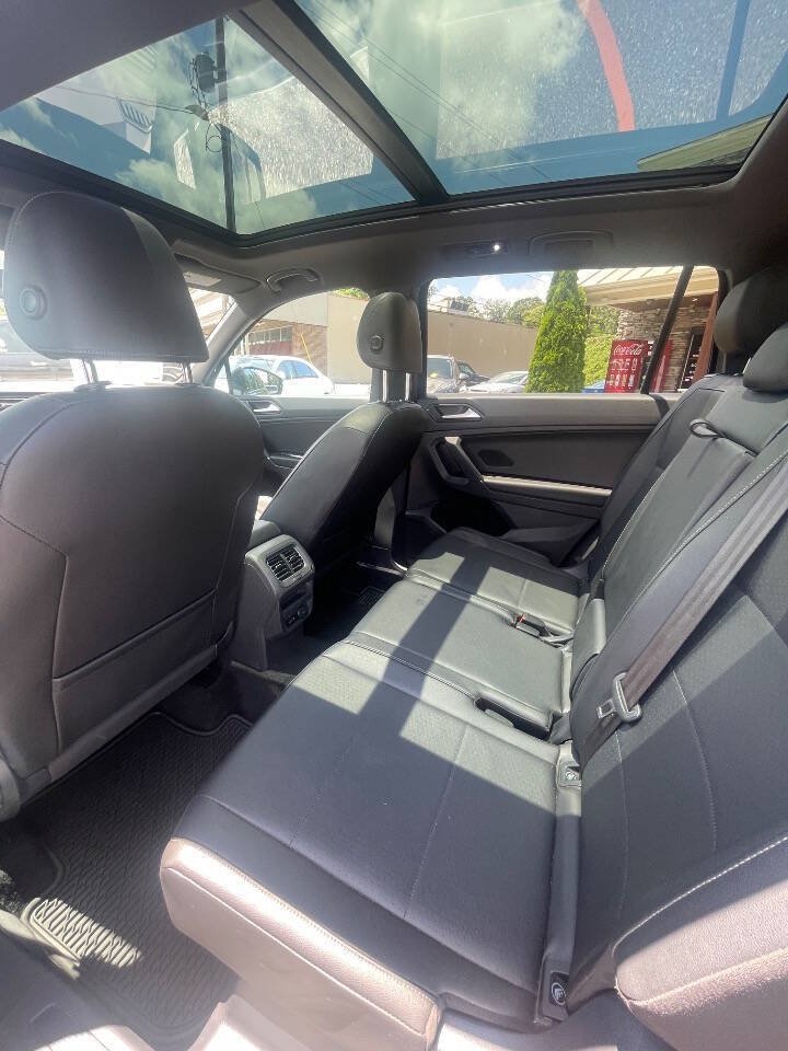 Used 2018 Volkswagen Tiguan SEL w/ R-Line Package FWD image 14