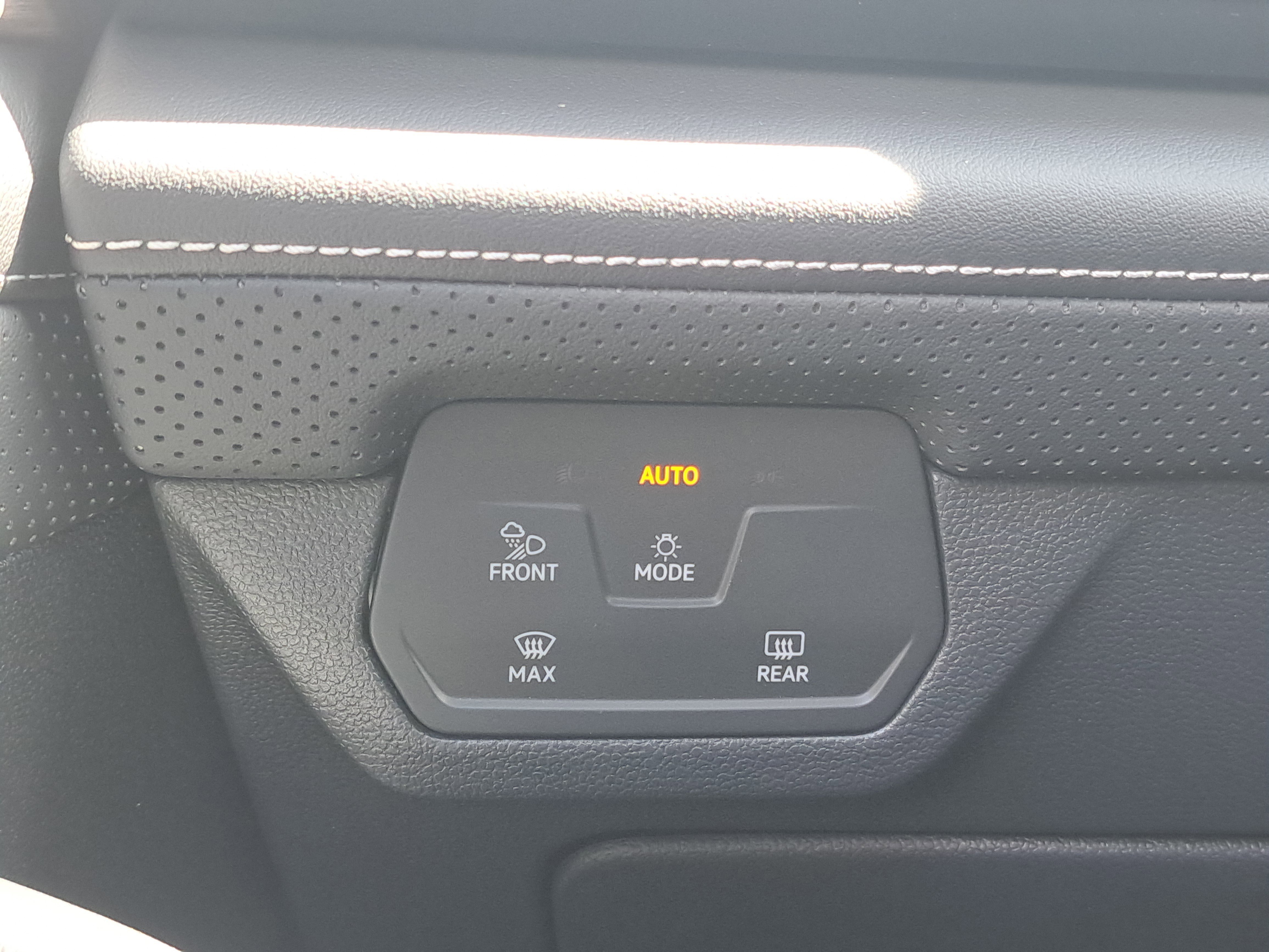 New 2026 Volkswagen Atlas SEL image 24