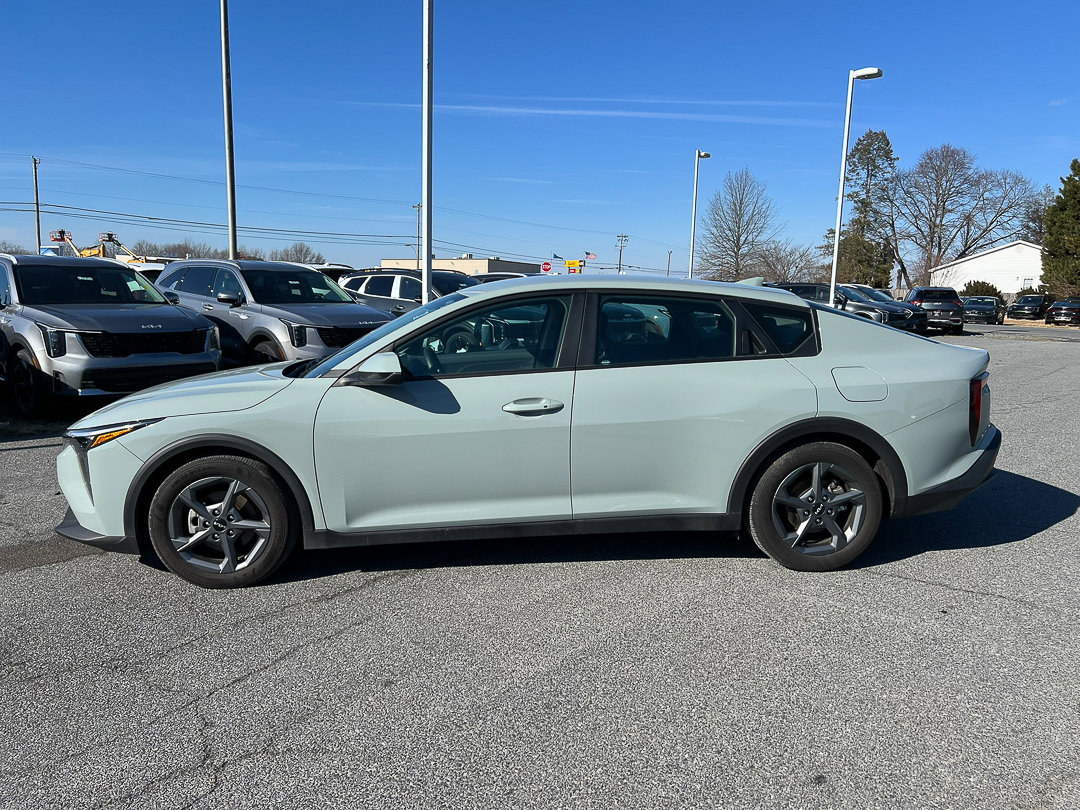 Used 2025 Kia K4 LXS image 2