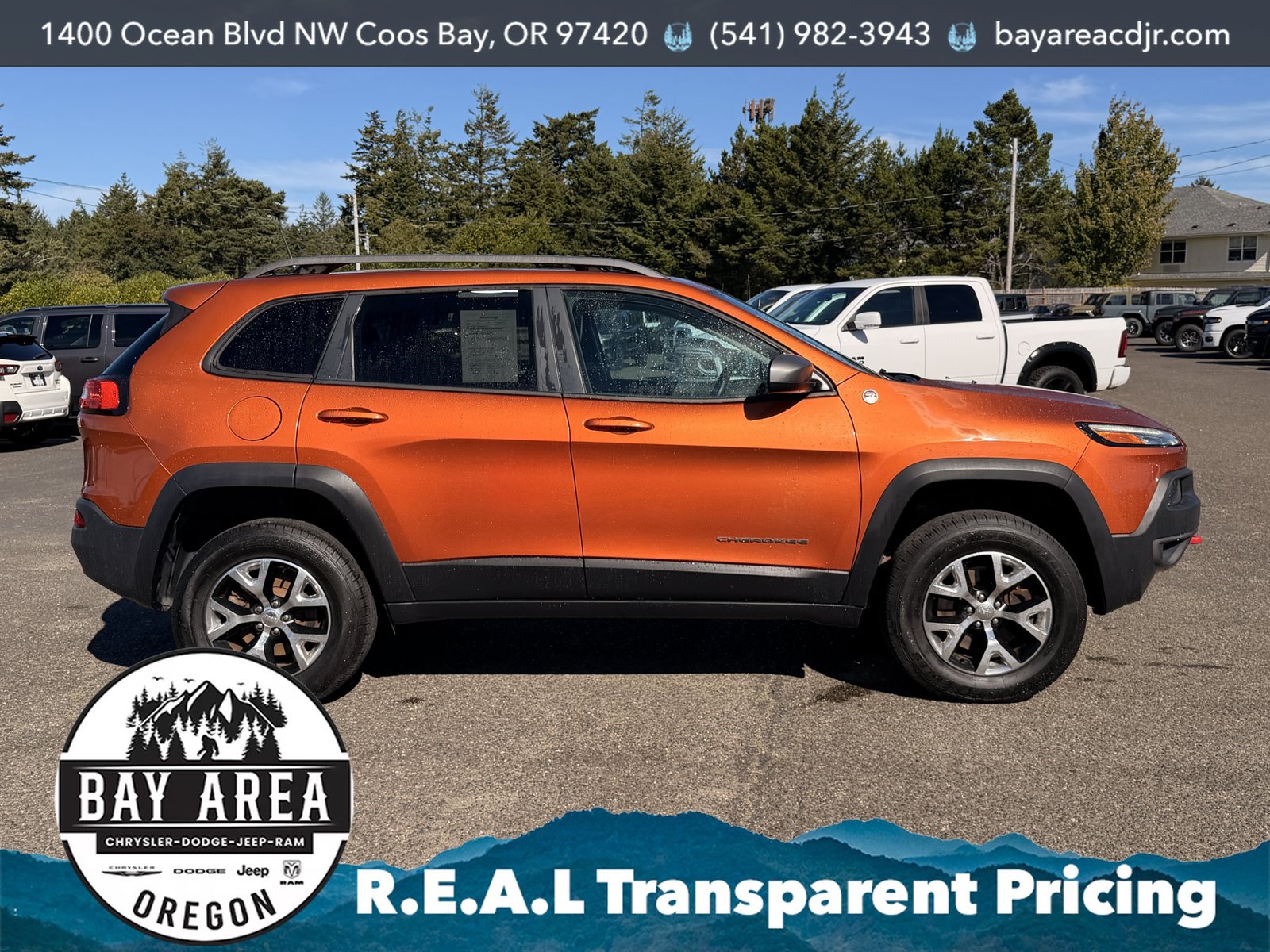 Used 2016 Jeep Cherokee Trailhawk w/ Leather Interior Group AWD/4WD image 4