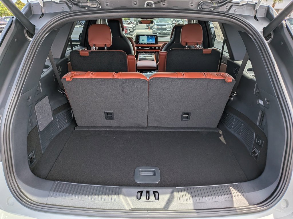 New 2026 Lincoln Aviator Reserve AWD/4WD image 13