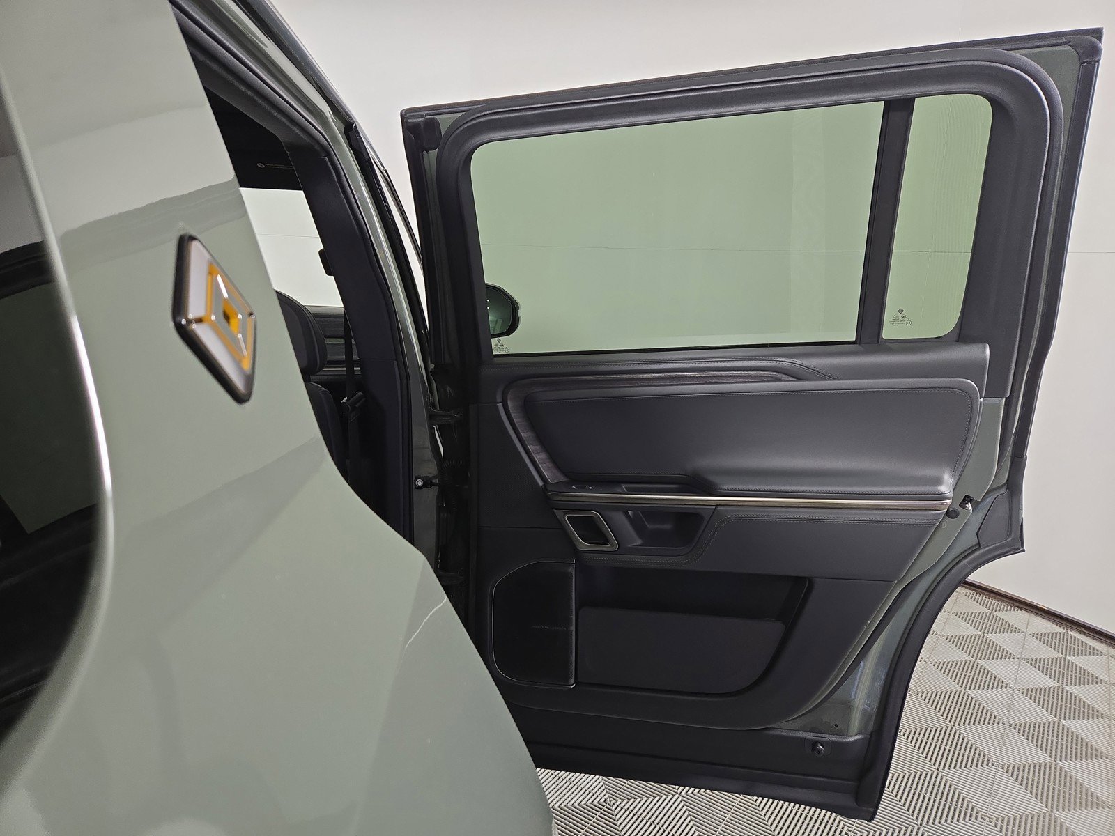 Used 2022 Rivian R1S Launch Edition image 19