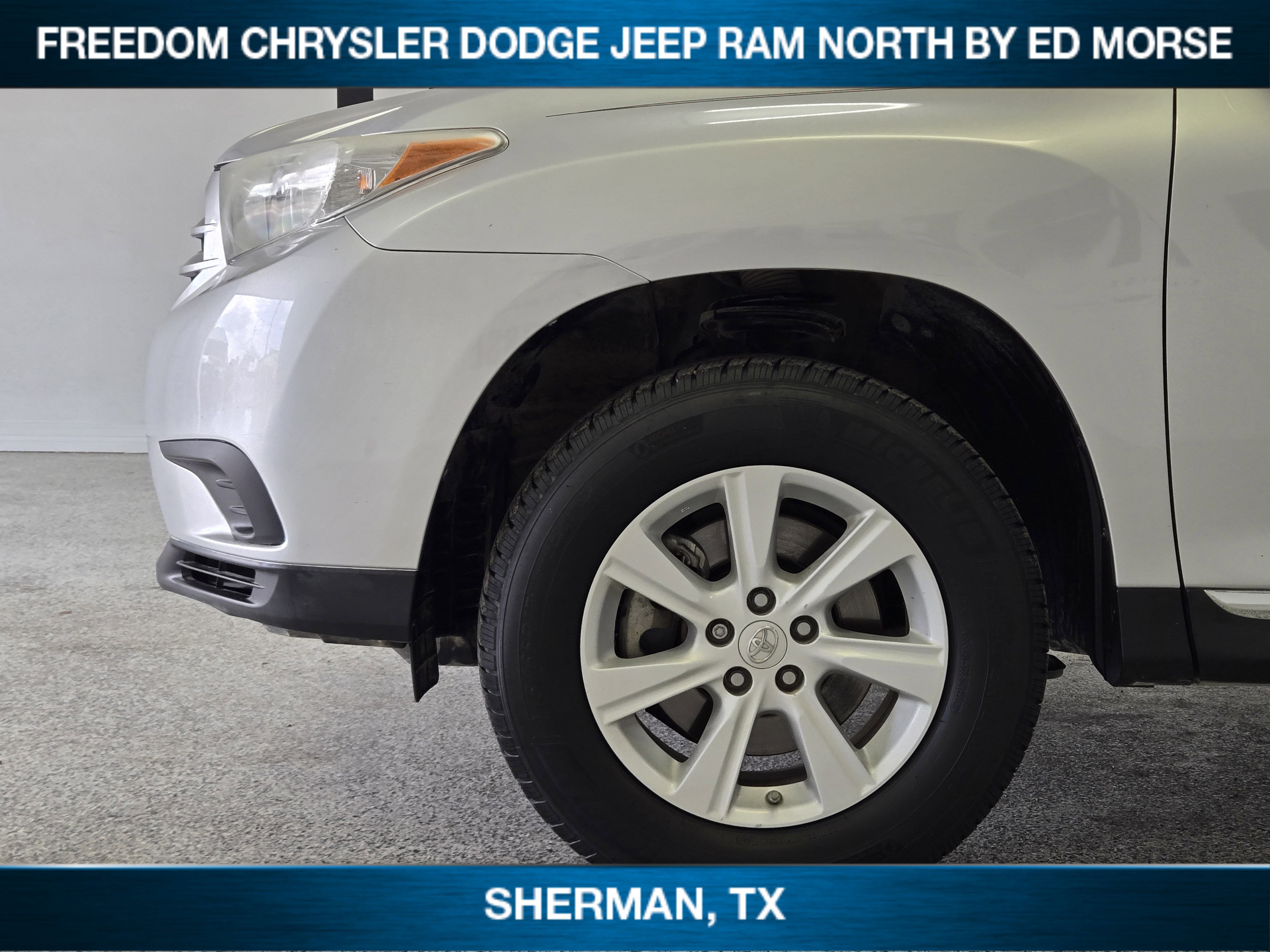 Used 2012 Toyota Highlander FWD w/ Tow Pkg image 6