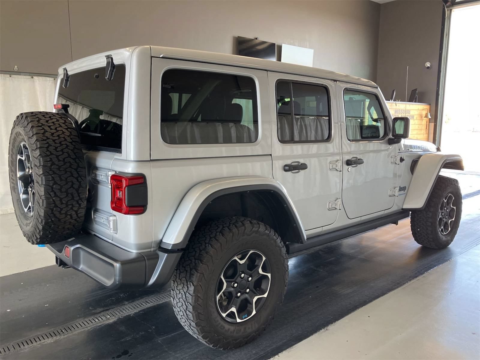 Used 2023 Jeep Wrangler Unlimited Rubicon 4xe w/ Cold Weather Group AWD/4WD image 3