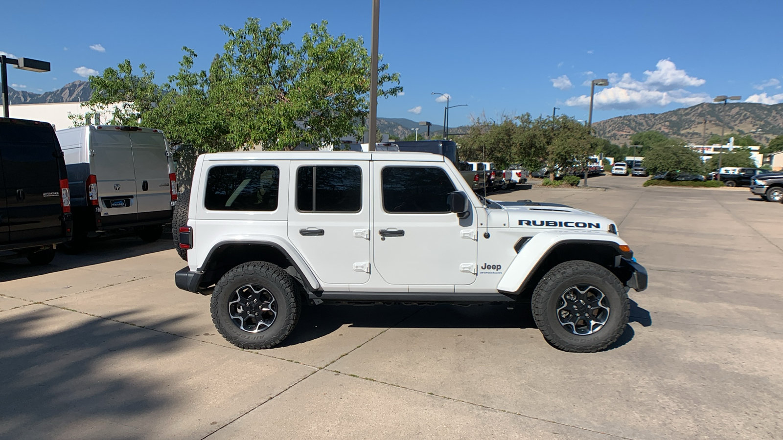 Used 2023 Jeep Wrangler Unlimited Rubicon 4xe w/ Cold Weather Group AWD/4WD image 6