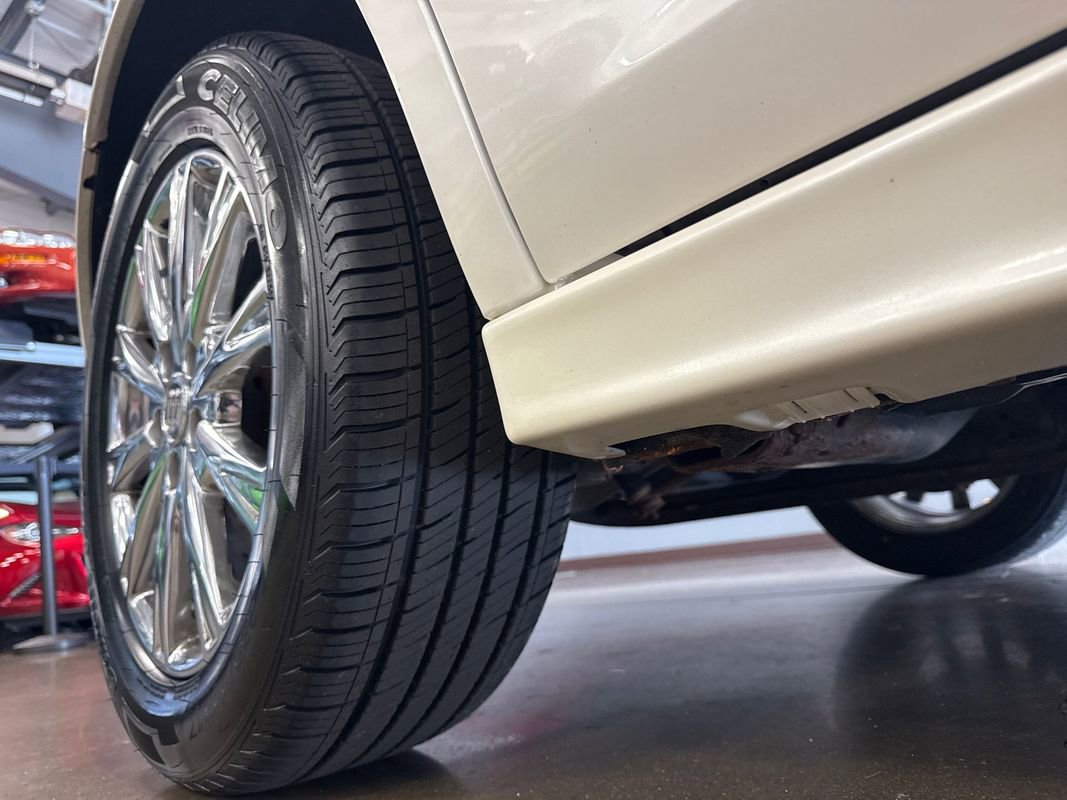 Used 2011 Buick Lucerne CXL image 53