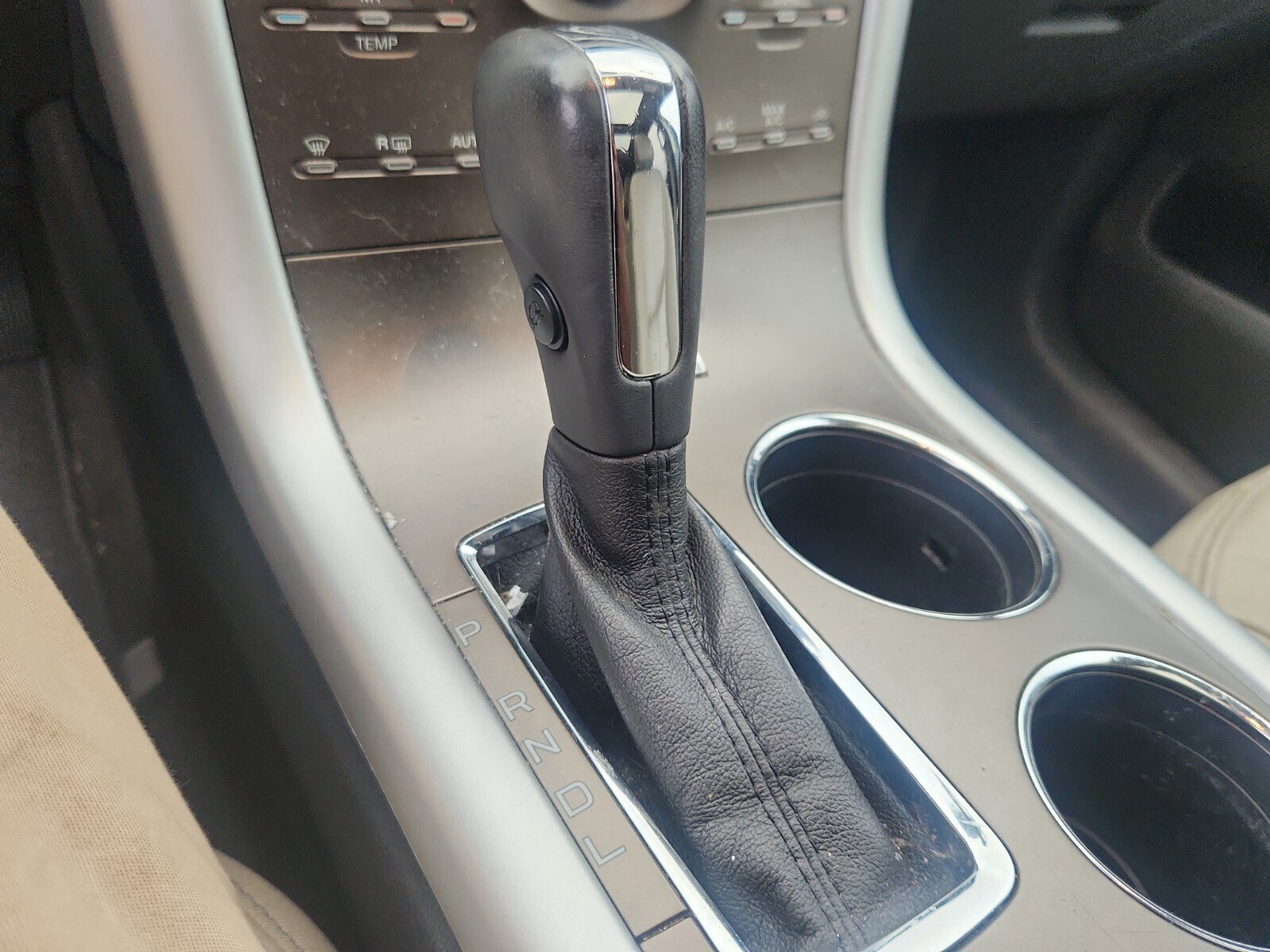 Used 2013 Ford Edge SEL image 28