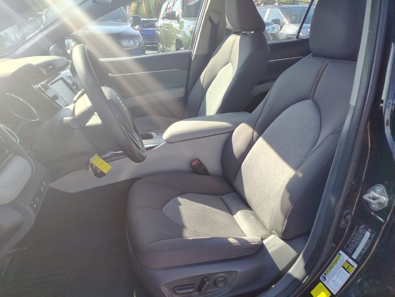 Used 2020 Toyota Camry LE FWD image 10