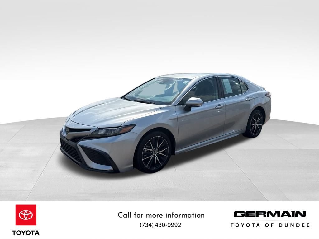 Used 2023 Toyota Camry SE image 2