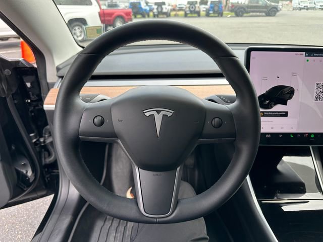 Used 2020 Tesla Model 3 Standard Range Plus RWD image 11