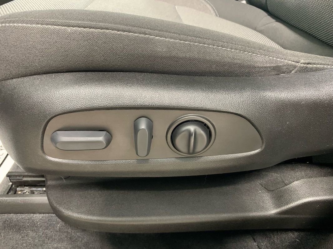 Used 2022 Chevrolet Traverse LT image 18