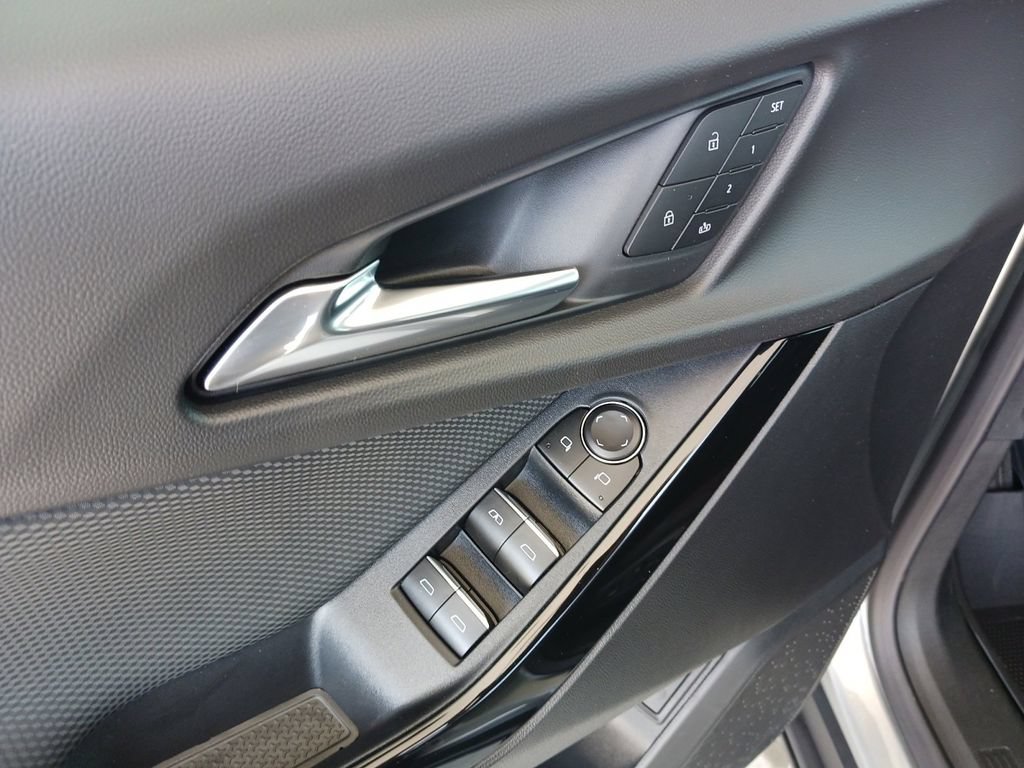 New 2026 Chevrolet Equinox RS w/ Convenience Package III FWD image 30