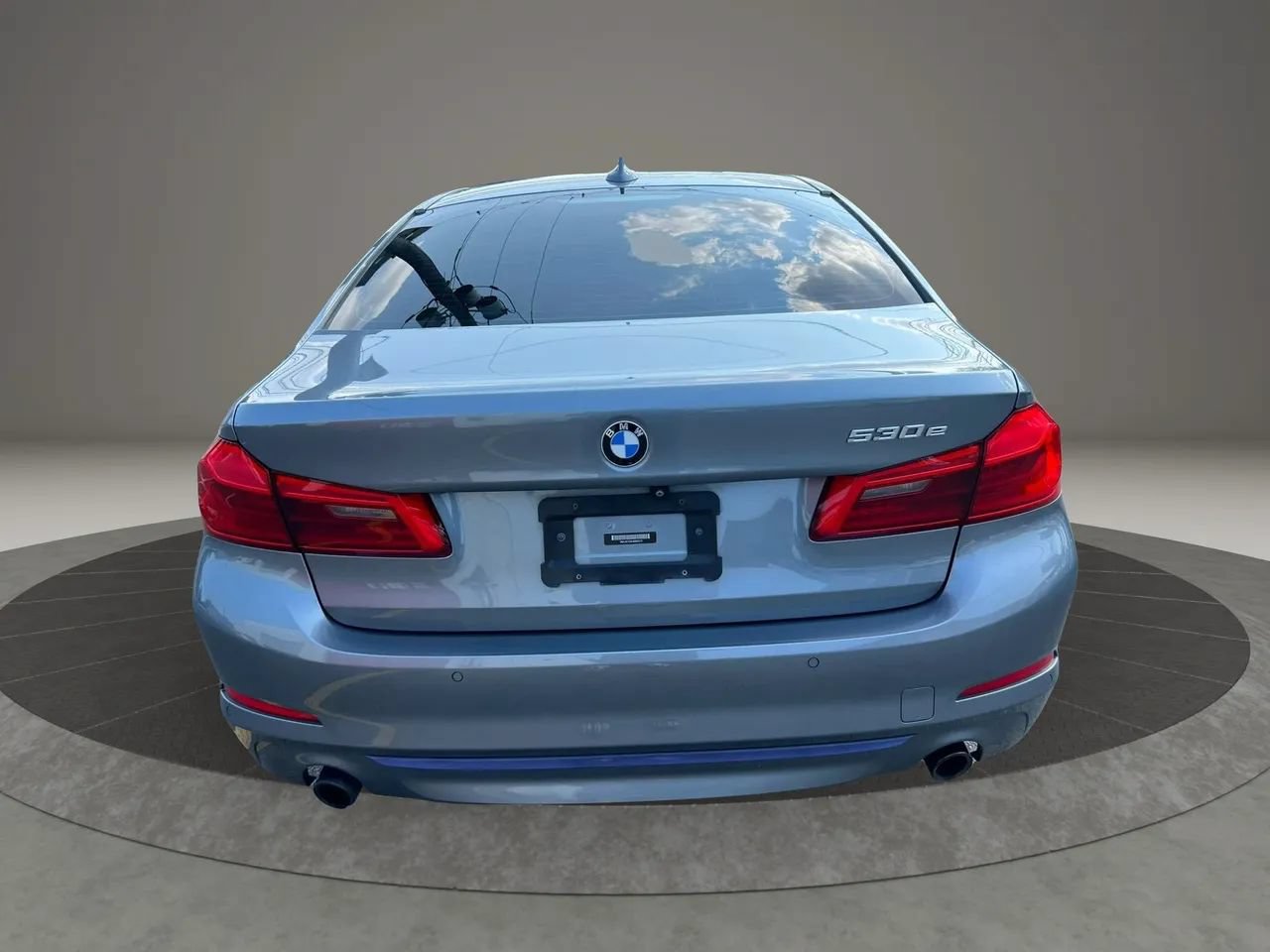 Used 2018 BMW 530e xDrive w/ Premium Package 2 AWD/4WD image 6