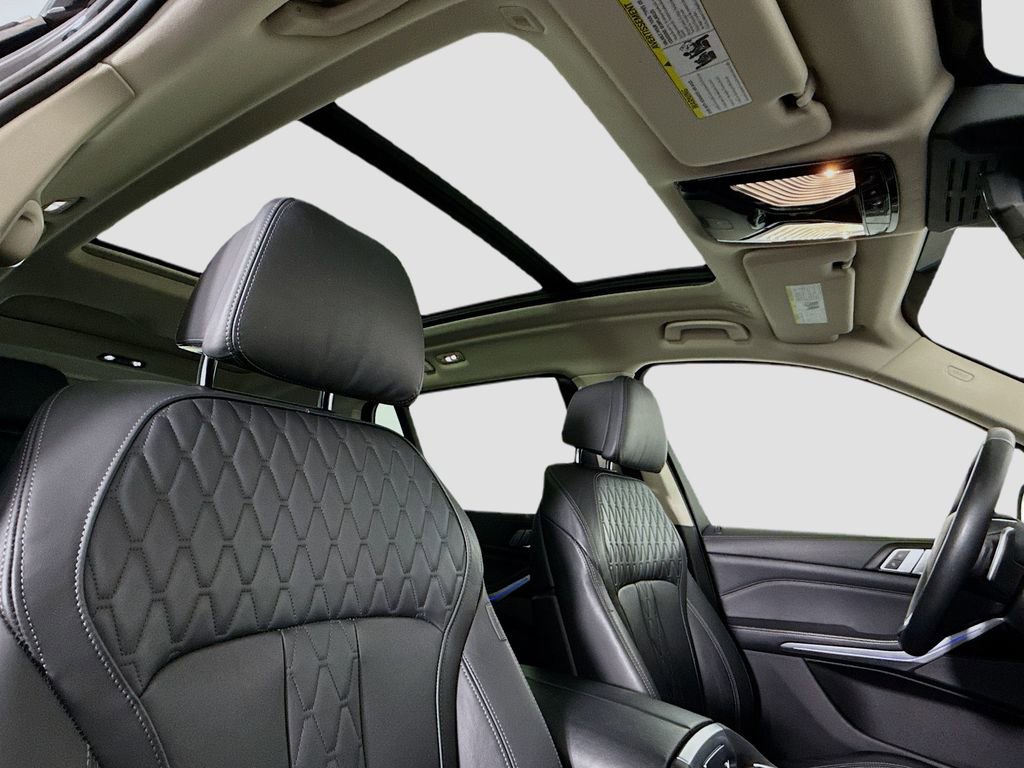 Used 2023 BMW X7 xDrive40i AWD/4WD image 19