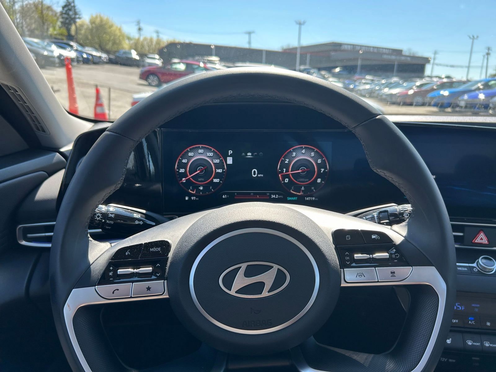 Used 2025 Hyundai Elantra SEL image 29
