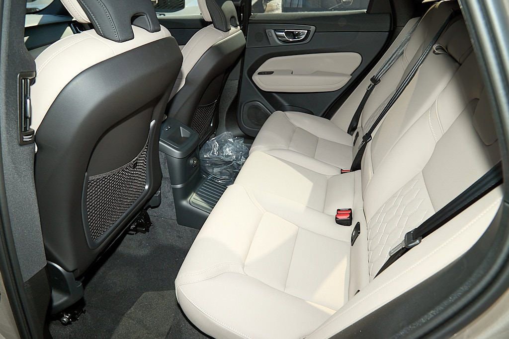 New 2026 Volvo XC60 T8 Plus w/ Protection Package Premier image 20