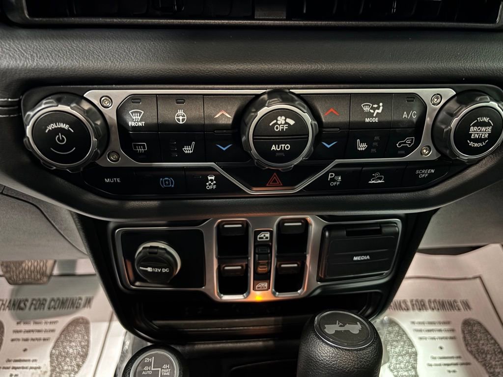 Used 2025 Jeep Wrangler Unlimited Sahara w/ Safety Group AWD/4WD image 19