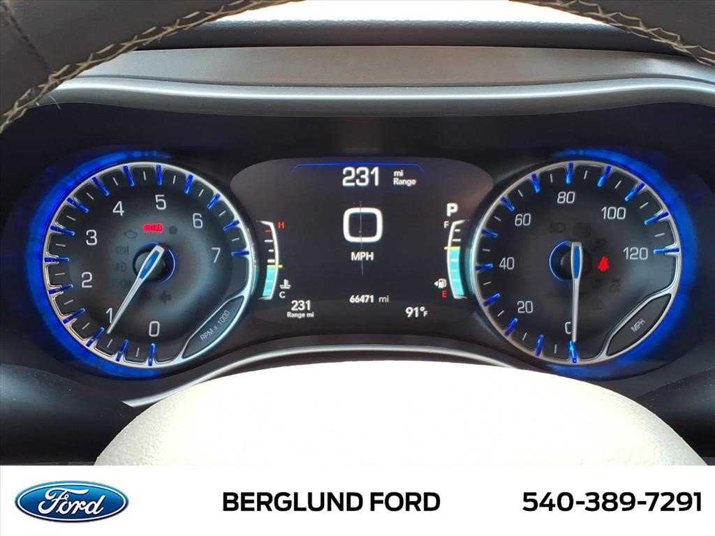 Used 2023 Chrysler Pacifica Touring-L FWD image 22