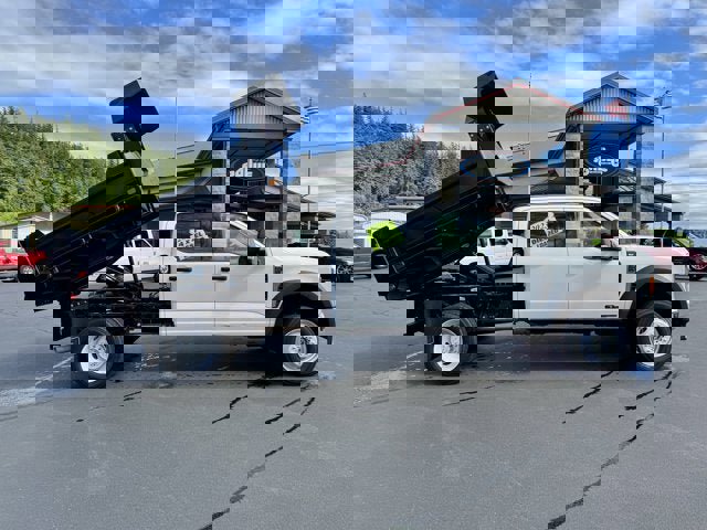 Used 2023 Ford F450 XLT w/ XLT Value Package image 3