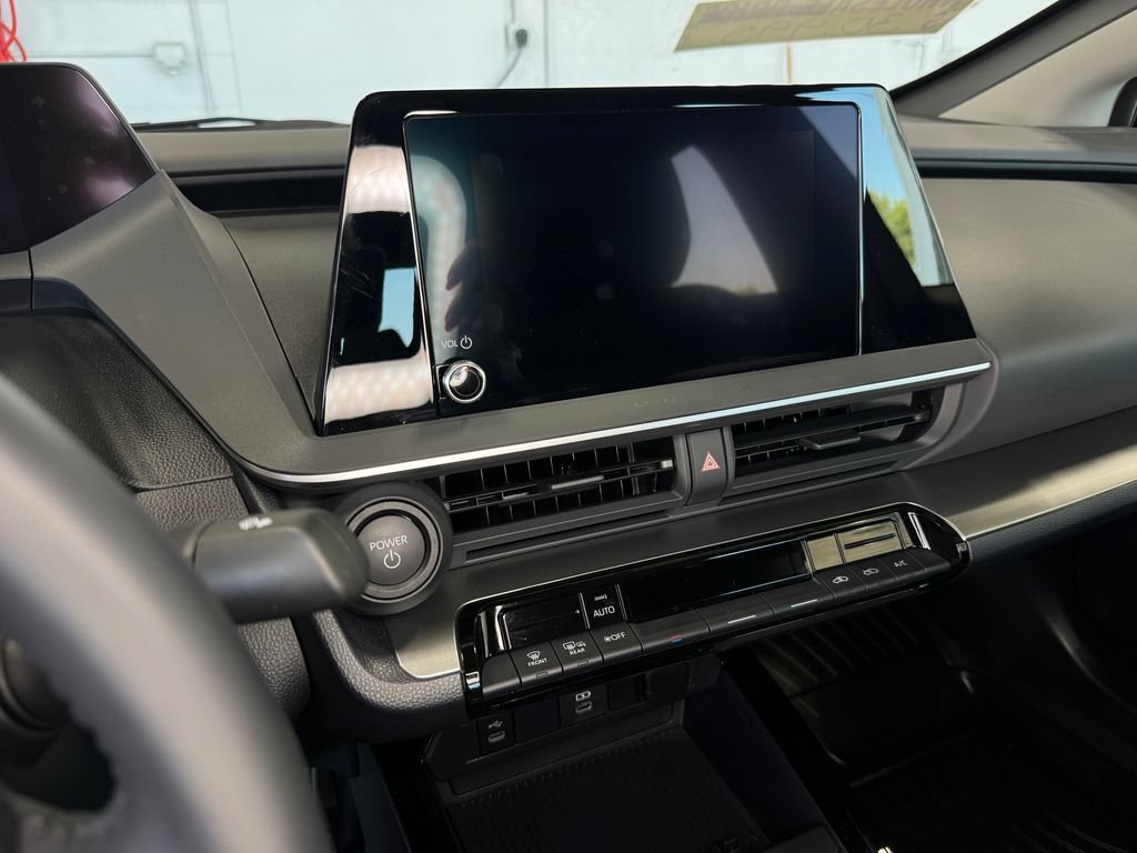 Used 2026 Toyota Prius LE AWD/4WD image 18