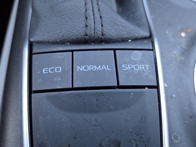 Used 2023 Toyota Camry LE w/ Convenience Package image 5