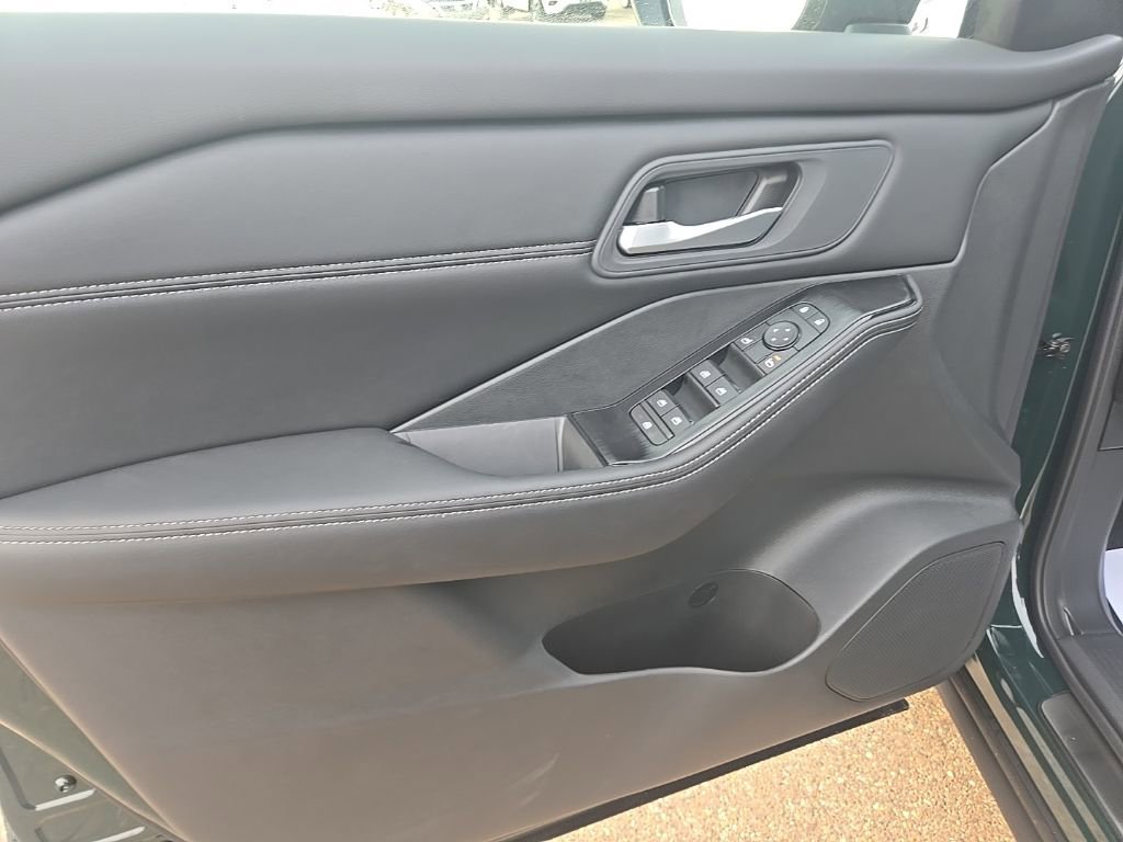 New 2026 Nissan Rogue SV image 12