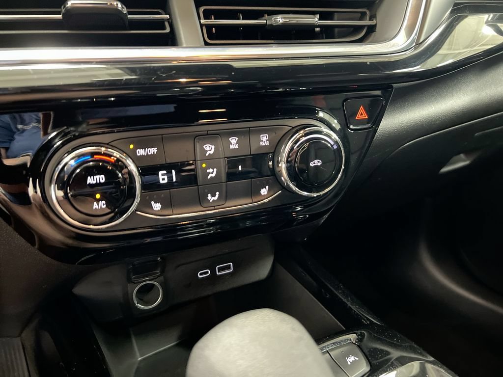Used 2024 Chevrolet Trax RS FWD image 11