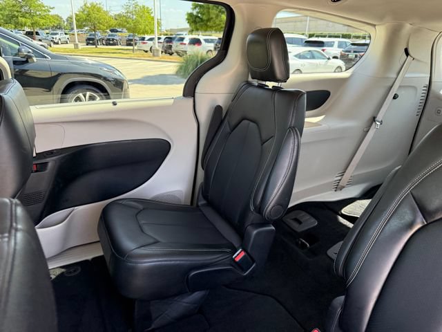 Used 2024 Chrysler Pacifica Touring-L FWD image 28