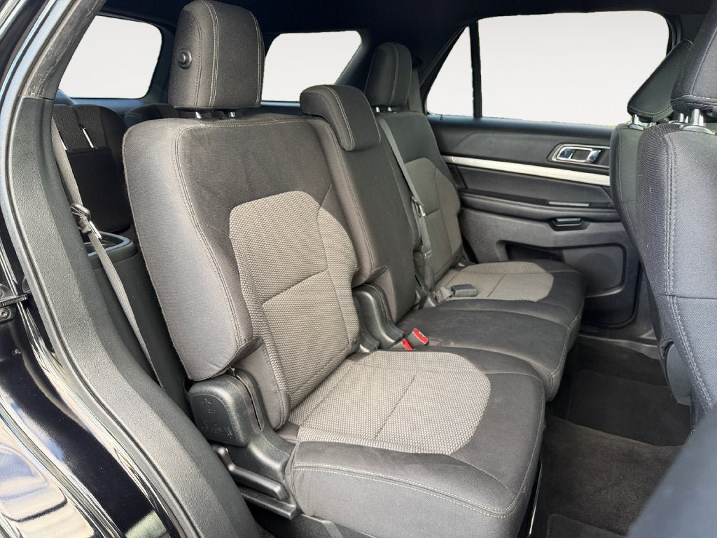 Used 2018 Ford Explorer XLT w/ Equipment Group 201A AWD/4WD image 24