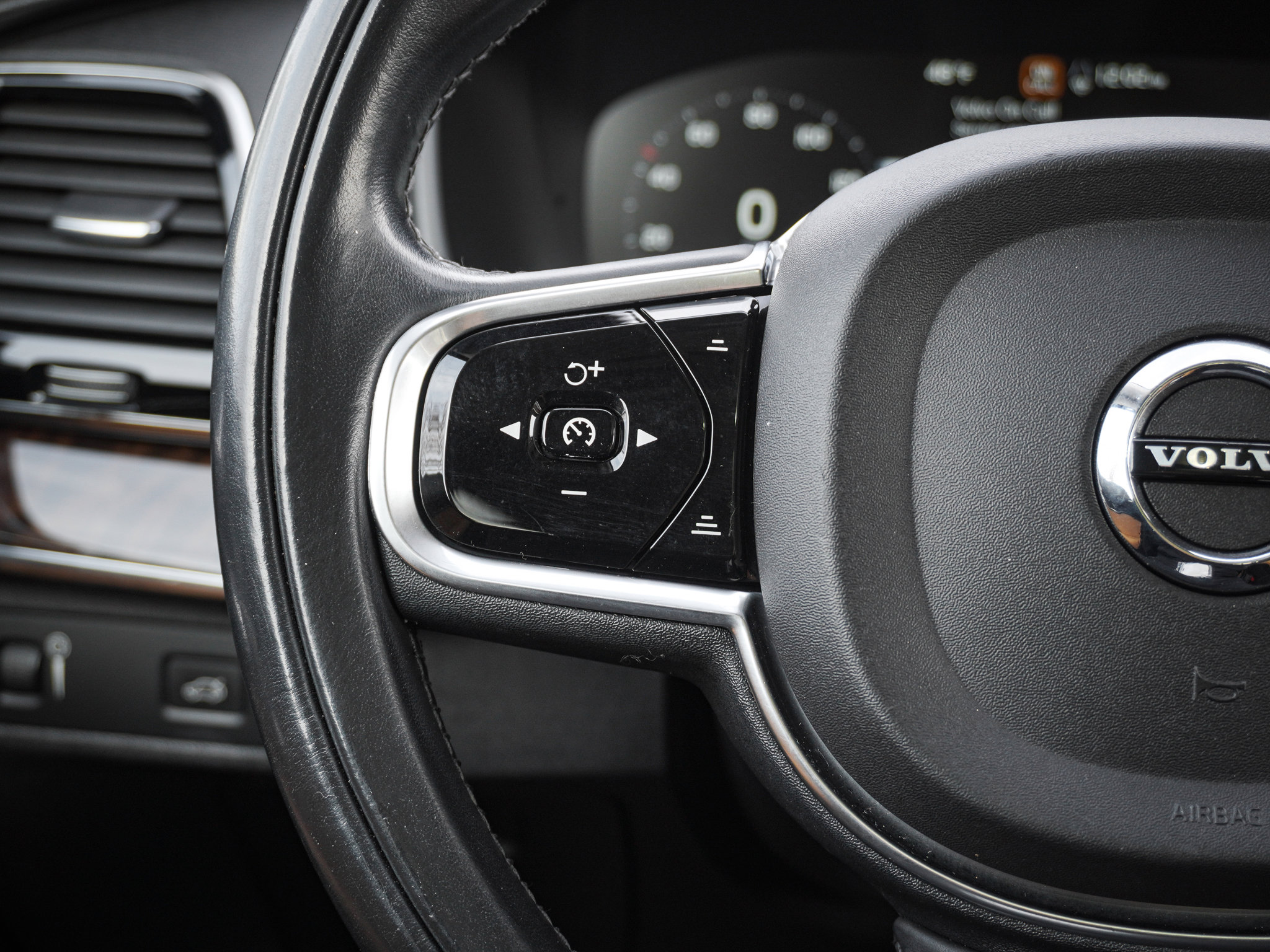 Used 2016 Volvo XC90 T6 Momentum w/ Protection Package Plus image 18