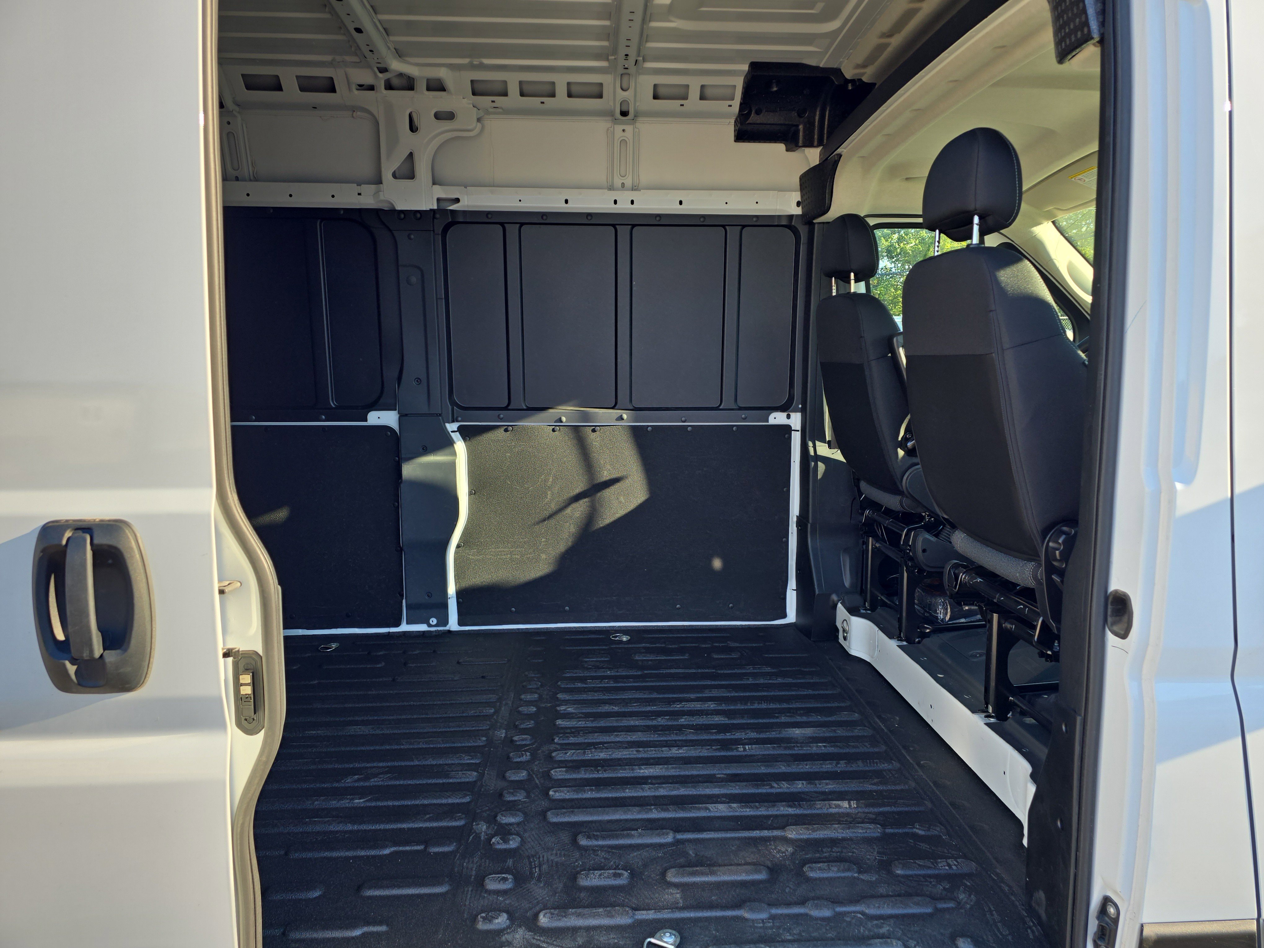 Used 2025 RAM ProMaster 2500 w/ Safety Group image 8