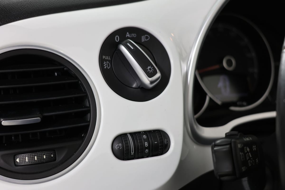 Used 2019 Volkswagen Beetle 2.0T SE FWD image 21