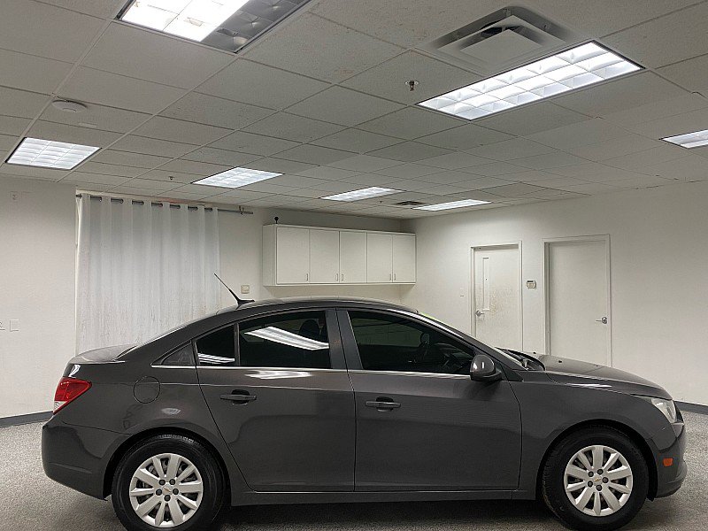 Used 2011 Chevrolet Cruze LT image 4