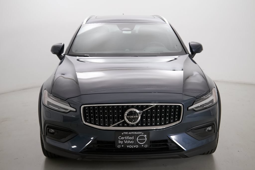 Certified 2025 Volvo V60 B5 Cross Country Ultra AWD/4WD image 5