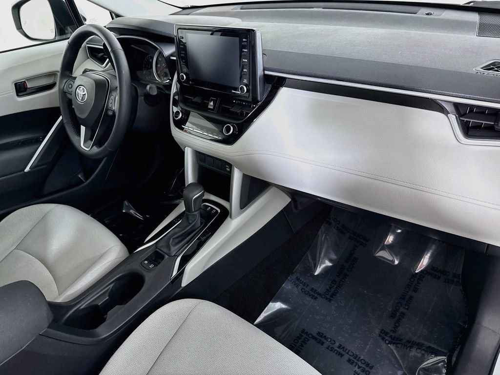 Certified 2022 Toyota Corolla Cross LE w/ Moonroof Package AWD/4WD image 32